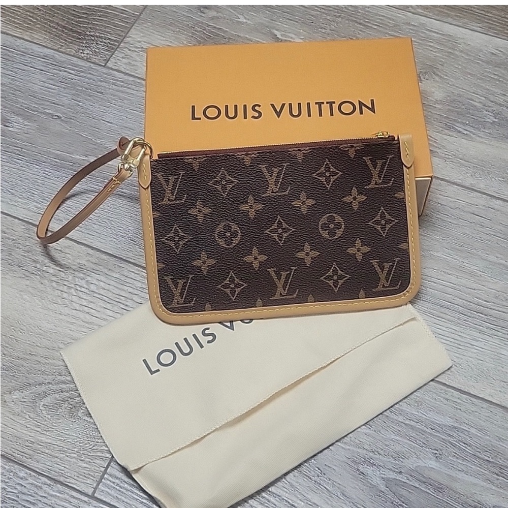 NWT Louis Vuitton Monogram Wristlet